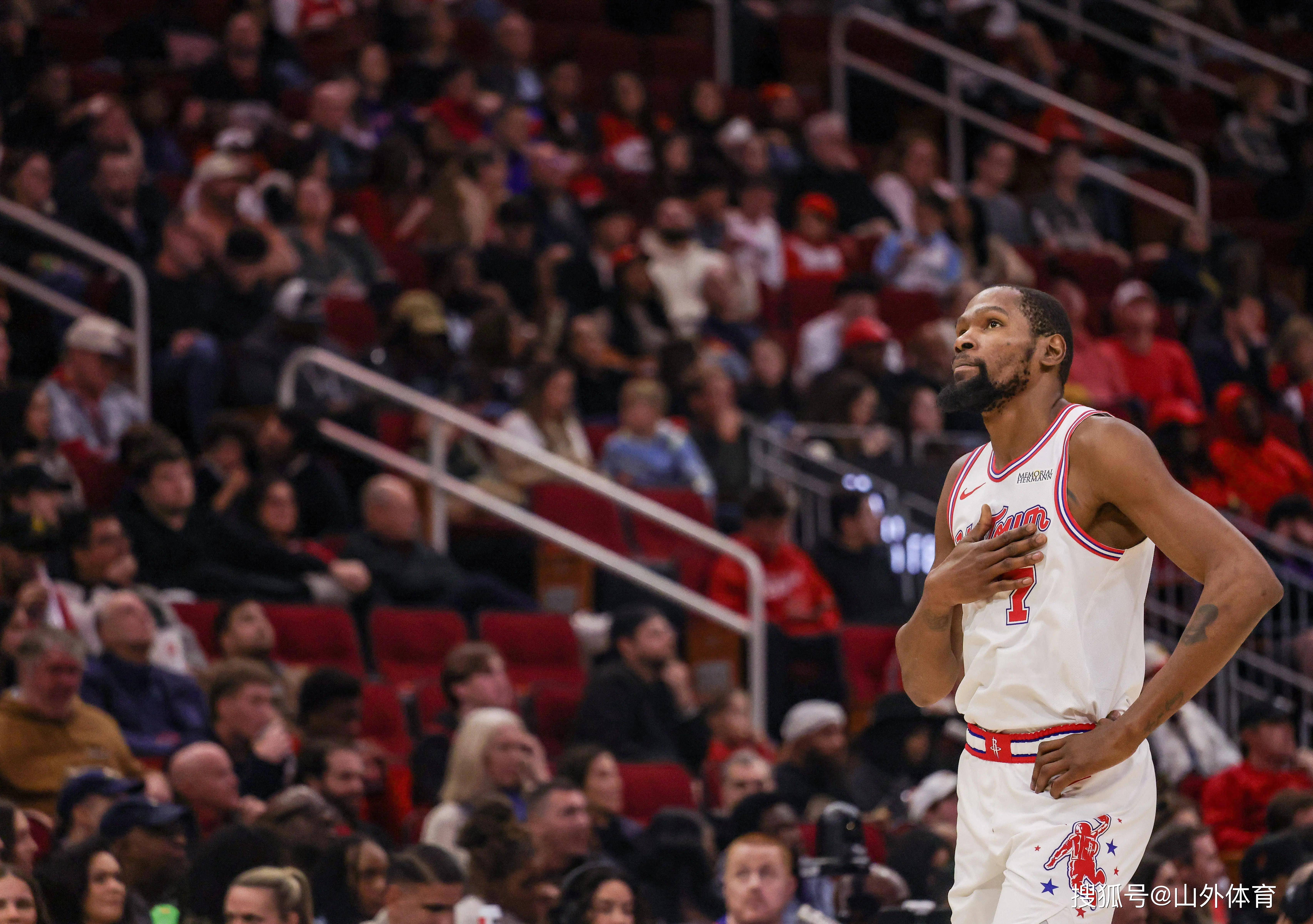 AYX-杜兰特回归赛场，出色防守首场状态亮眼，C9观众沸腾！的简单介绍